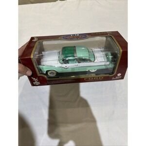 Road Legends 1:18 Scale 1955 Ford Fairlane Crown Victoria‎ Green/White Die cast